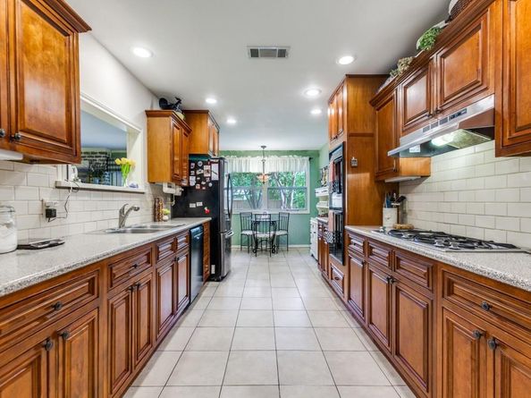 906  Redwood Drive , Richardson Texas 75080