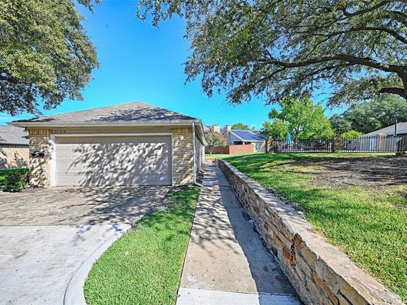 2708  Heather Glen Court , Carrollton Texas 75006