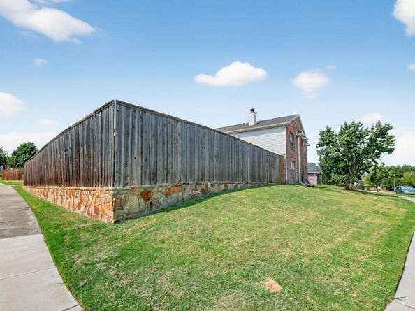 2052  Diamond Ridge Drive , Carrollton Texas 75010
