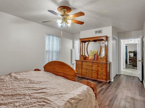 1924  Las Cruces Lane , Dallas Texas 75217