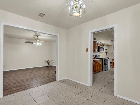 1924  Las Cruces Lane , Dallas Texas 75217
