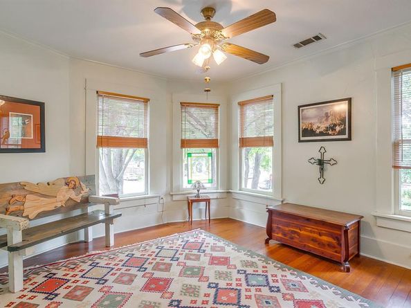 1901  Fairmount Avenue , Fort Worth Texas 76110