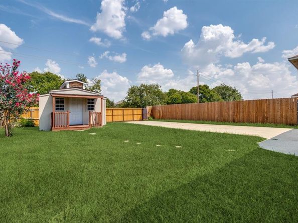 2261  Bresee Drive , Carrollton Texas 75010