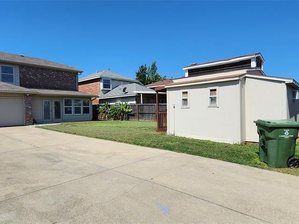 2261  Bresee Drive , Carrollton Texas 75010