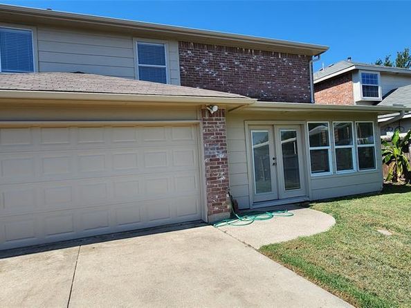 2261  Bresee Drive , Carrollton Texas 75010