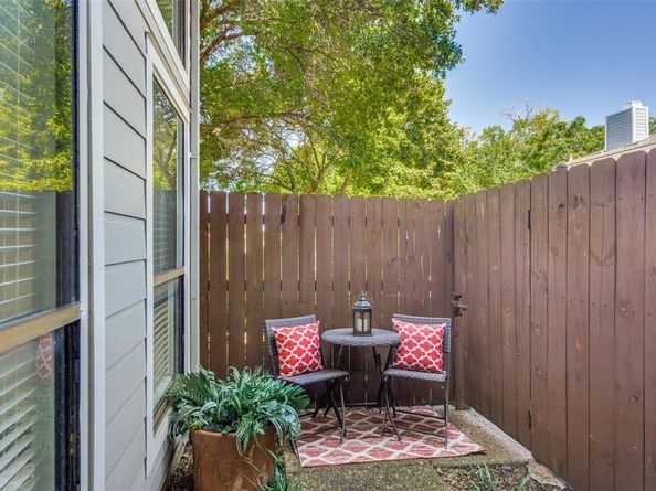 17490  Meandering Way  1101, Dallas Texas 75252