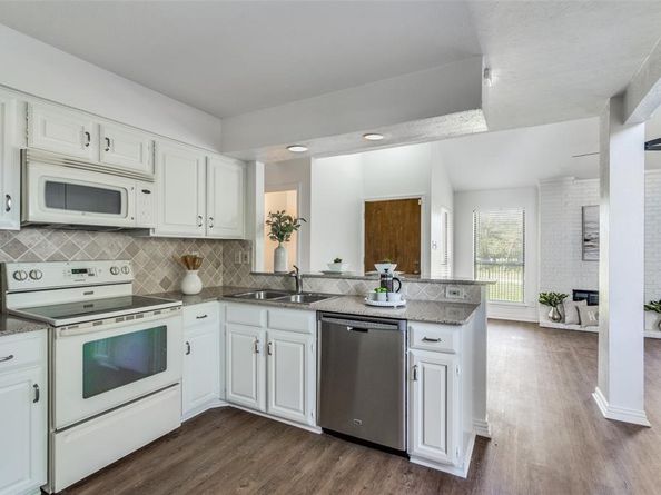 17490  Meandering Way  1101, Dallas Texas 75252