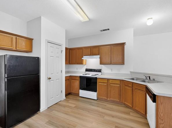 2833  Saint Croix Avenue , Lancaster Texas 75146