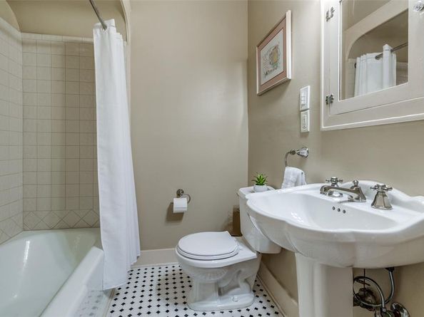 5623  McCommas Boulevard , Dallas Texas 75206