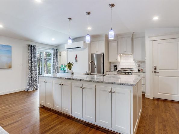 5623  McCommas Boulevard , Dallas Texas 75206