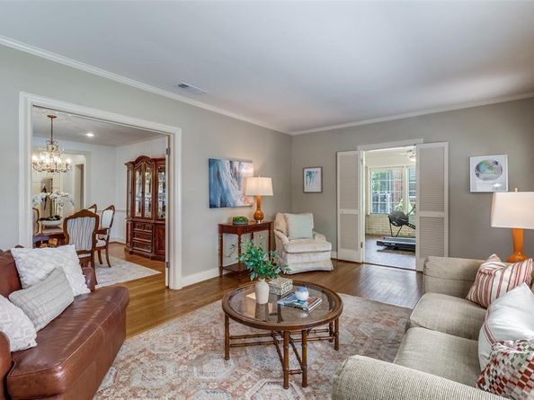 5623  McCommas Boulevard , Dallas Texas 75206