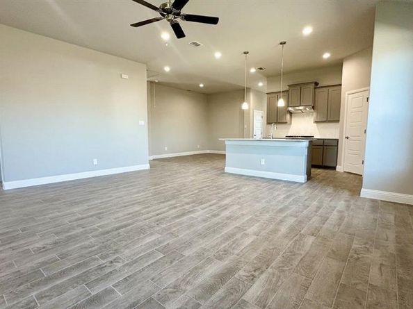 2513  GOLDFINCH Drive , Denton Texas 76205