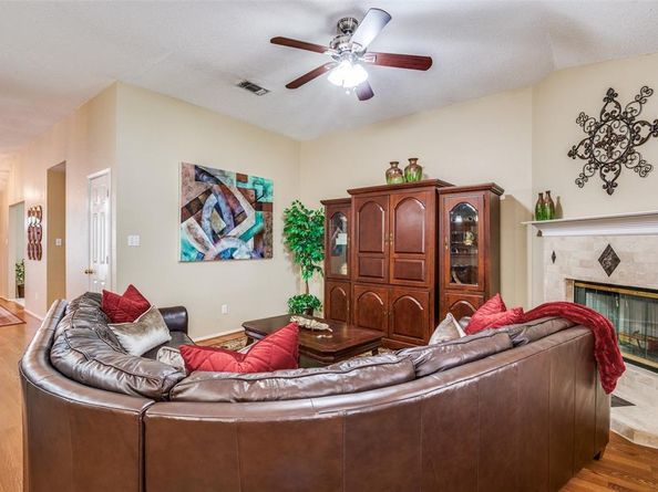 2105  Post Wood Lane , Arlington Texas 76018