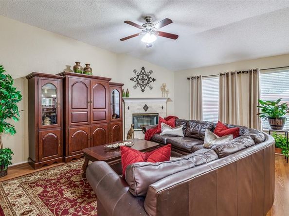 2105  Post Wood Lane , Arlington Texas 76018