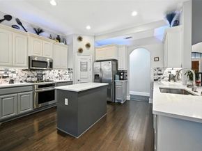 5508  Thistle Hill , Denton Texas 76210