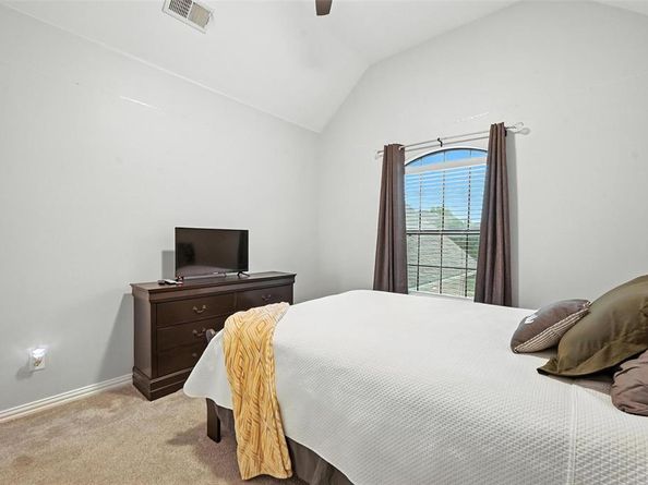 5508  Thistle Hill , Denton Texas 76210