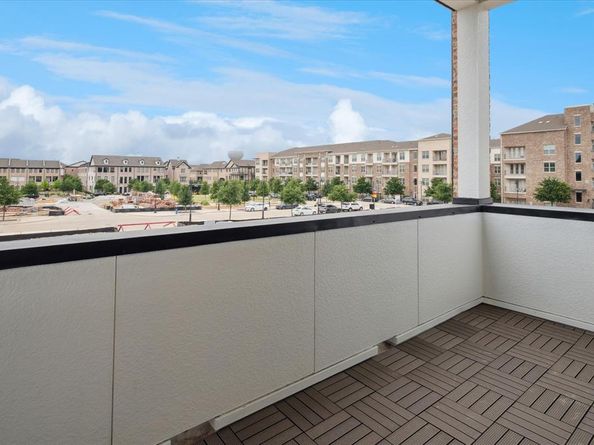 6011  Laurel Lane , Addison Texas 75001