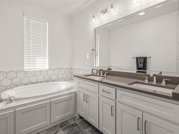 6324  Oakbend Circle , Fort Worth Texas 76132
