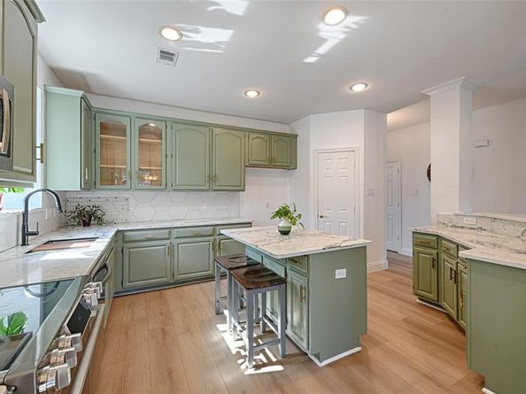 2037  Usa Drive , Plano Texas 75025