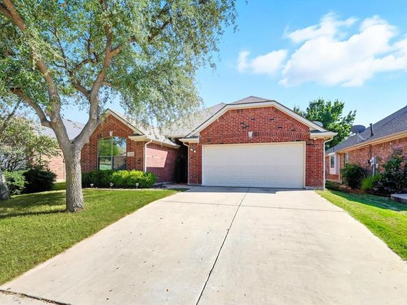 1268  Mountain Air Trail , Fort Worth Texas 76131