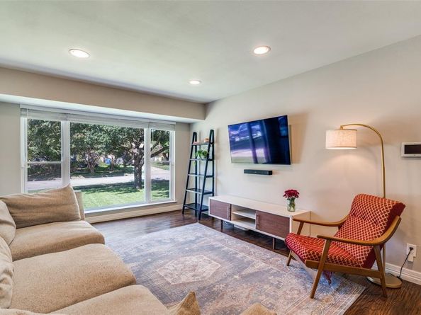 2632  San Marcus Avenue , Dallas Texas 75228