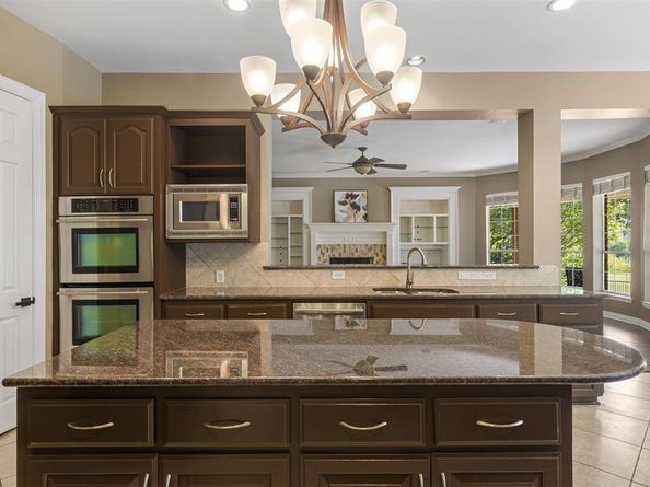 2070  Azalea Trail , Irving Texas 75063