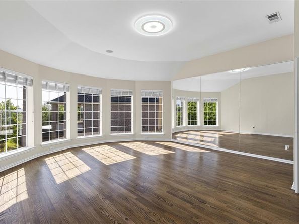 2070  Azalea Trail , Irving Texas 75063