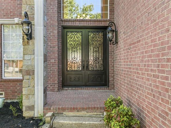 2070  Azalea Trail , Irving Texas 75063