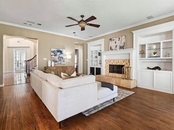 2070  Azalea Trail , Irving Texas 75063