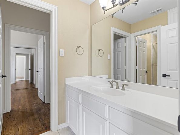 2070  Azalea Trail , Irving Texas 75063