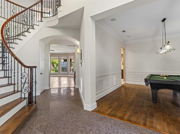 2070  Azalea Trail , Irving Texas 75063