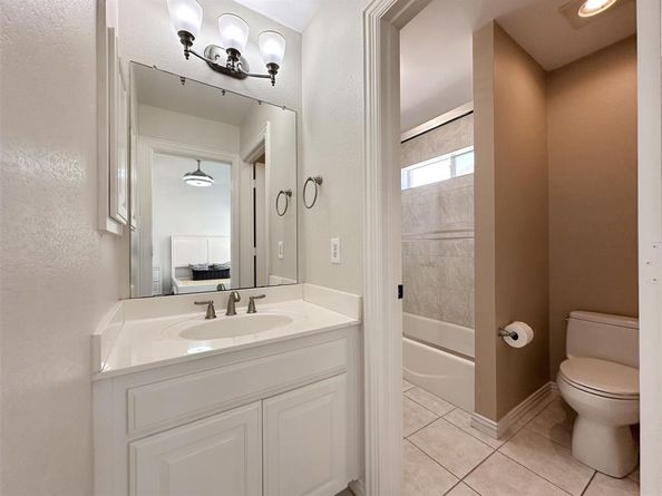2070  Azalea Trail , Irving Texas 75063