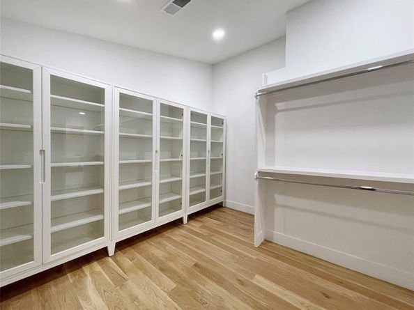 6802  Bert Lane , Dallas Texas 75240