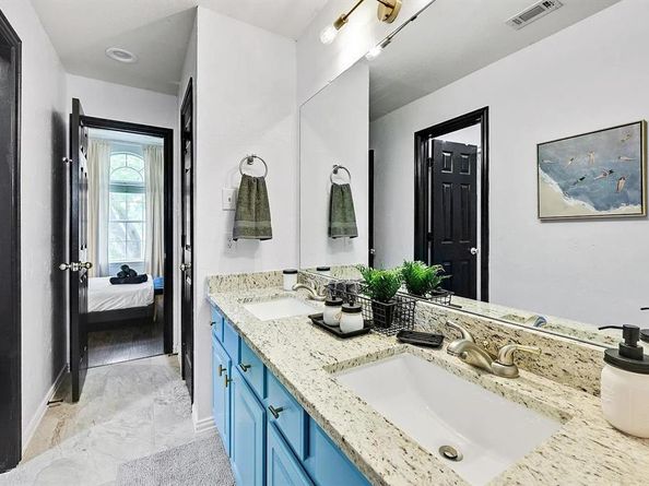 1529  Arrowhead Lane , Carrollton Texas 75007