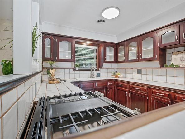 933  Wade Drive , Bedford Texas 76022