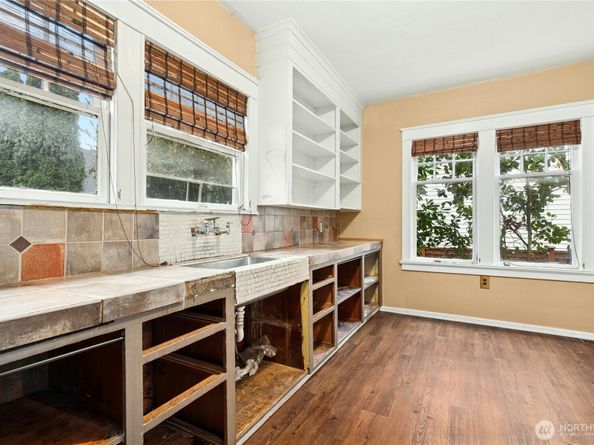 206 32nd Avenue, Seattle WA 98122