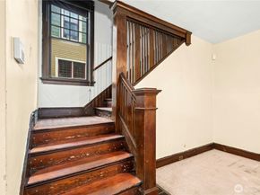 206 32nd Avenue, Seattle WA 98122