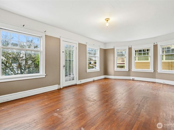 206 32nd Avenue, Seattle WA 98122