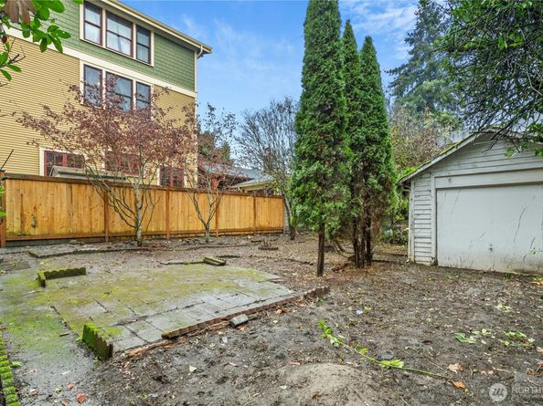 206 32nd Avenue, Seattle WA 98122