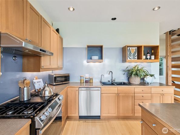 4050 34th Avenue S, Seattle WA 98118
