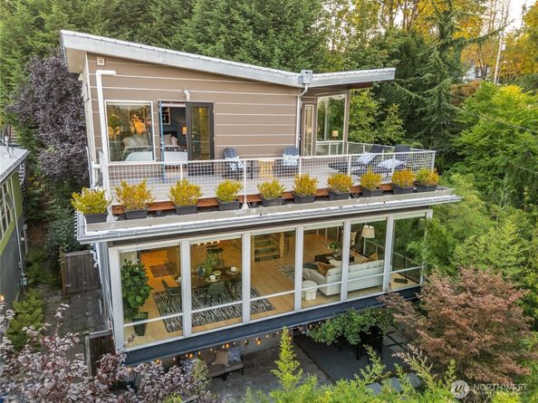 4050 34th Avenue S, Seattle WA 98118
