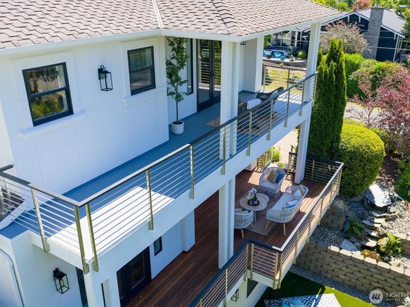 606 10th Ave, Kirkland WA 98033
