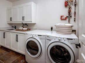 606 10th Ave, Kirkland WA 98033