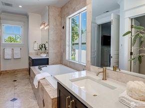 606 10th Ave, Kirkland WA 98033