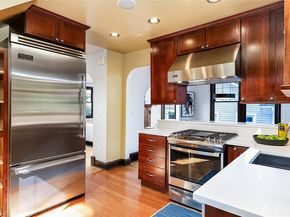2520 Warren Avenue N, Seattle WA 98109