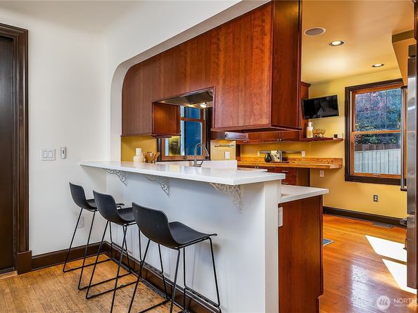 2520 Warren Avenue N, Seattle WA 98109