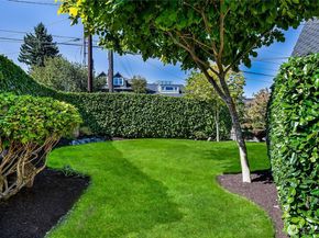 2520 Warren Avenue N, Seattle WA 98109