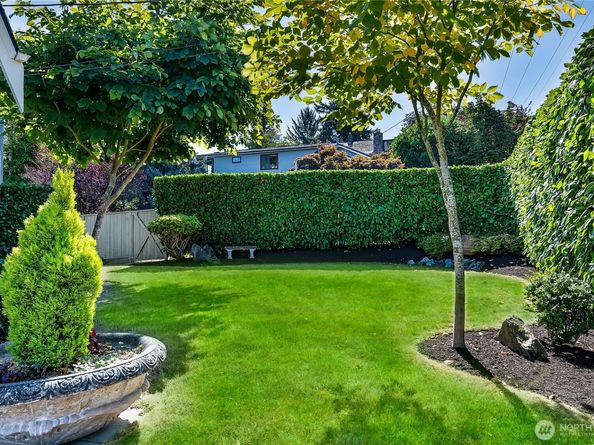 2520 Warren Avenue N, Seattle WA 98109