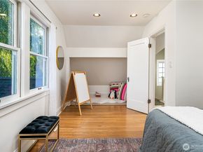 2520 Warren Avenue N, Seattle WA 98109