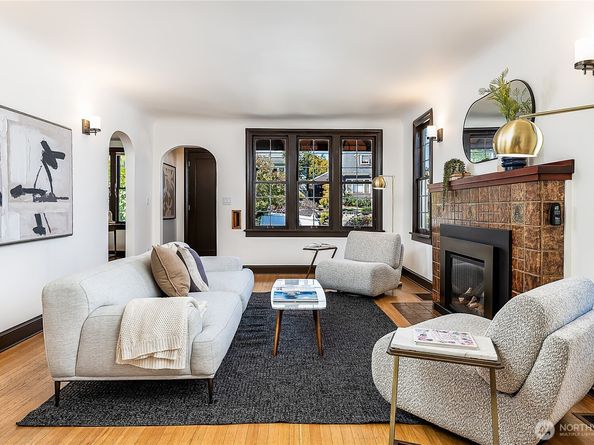 2520 Warren Avenue N, Seattle WA 98109